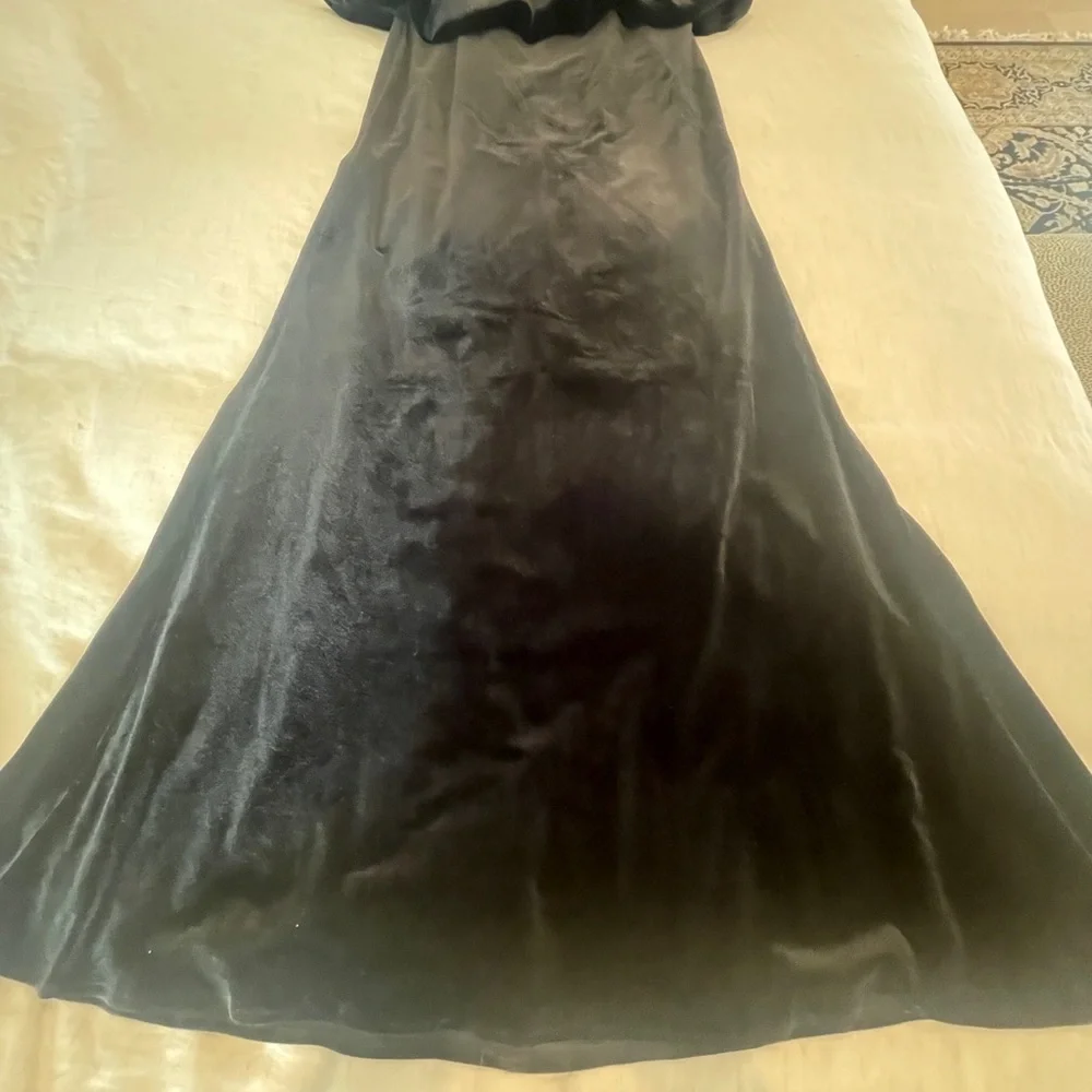 Self-Portrait Strapless Black Velvet Gown. Fully lined. - Picture 7 of 7